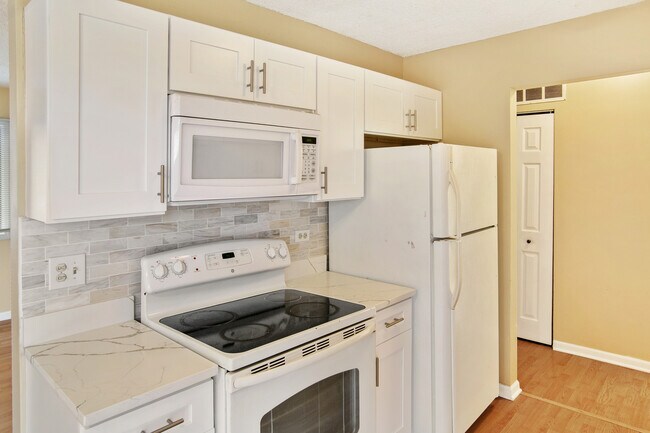 Foto del edificio - 3382 Fox Hill Rd