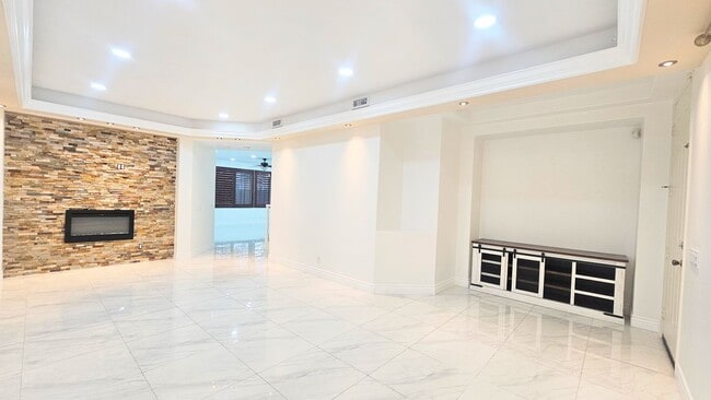 Foto del edificio - Pool House - Temeku Hills Community- Master Retreat and additional Master Bedroom