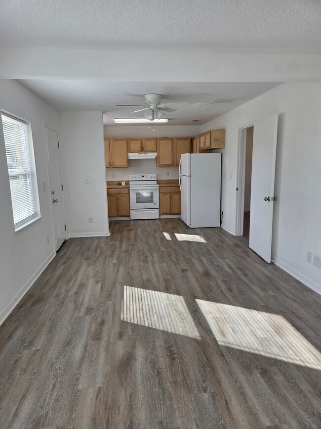 Living Room - 803 E Hart St