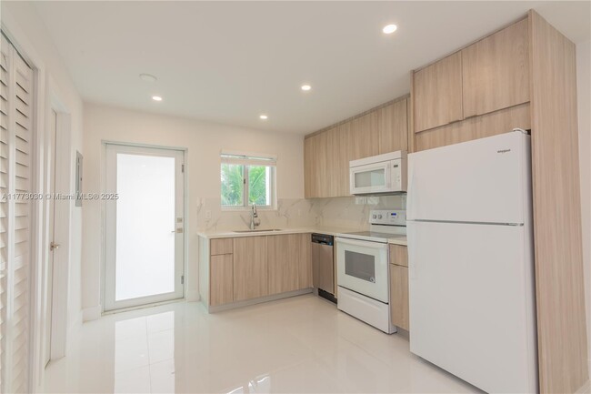 Building Photo - 3755 NE 167th St