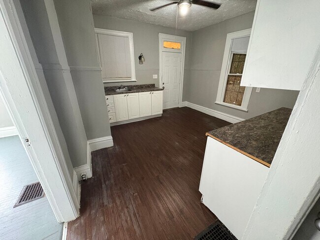 Foto del edificio - 1473-1475 Hildreth Avenue