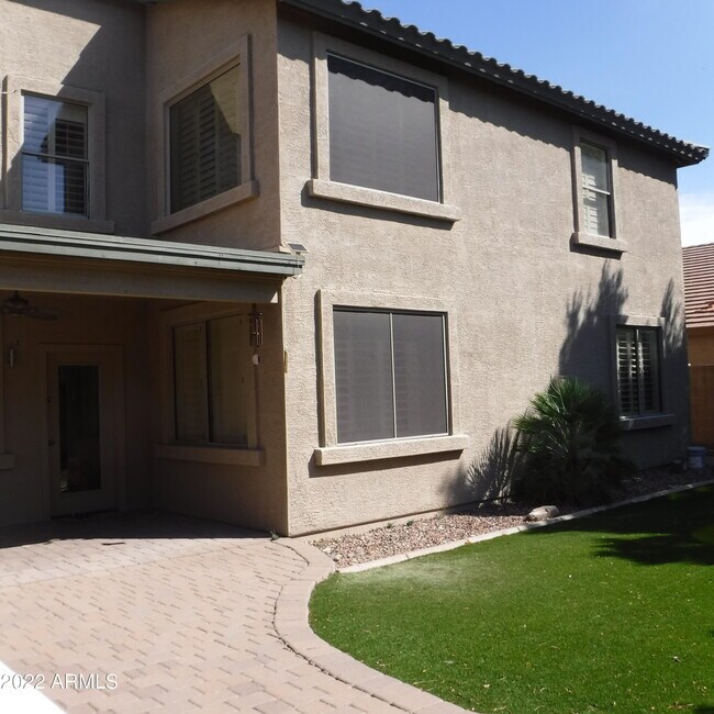 Foto del edificio - 9831 E Rosemary Ln
