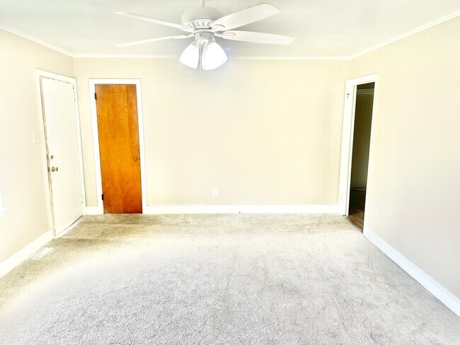 Building Photo - 235003001