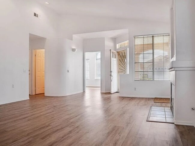 Building Photo - 26805 China Dr