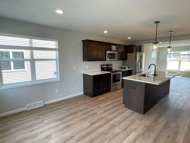 Foto del edificio - 2125 Spring Dreams Ln