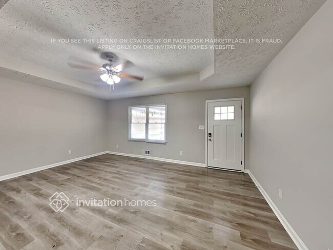 Building Photo - 300 E Country Woods Dr