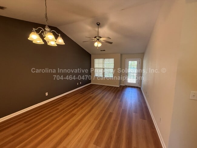 Foto del edificio - 6524 Quarterbridge Ln