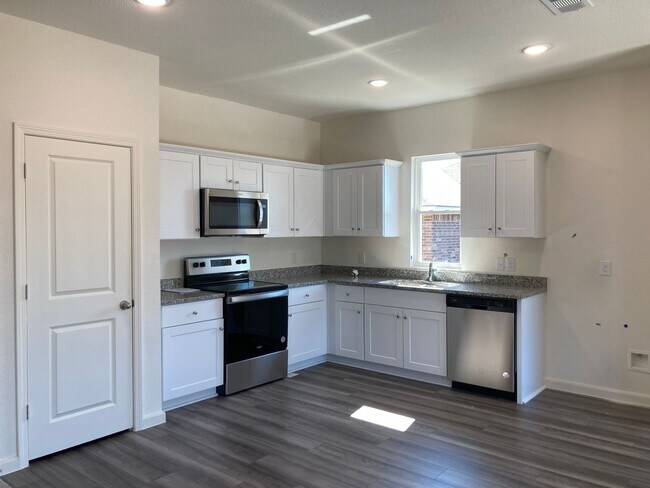 Foto del edificio - 3 Bedroom 2 Bath 1 Story-House for Lease i...