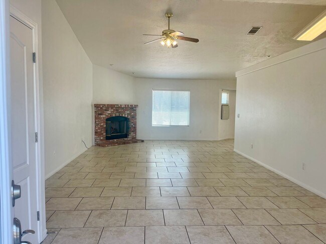 Foto del edificio - 4 bedroom and ll appliances included!