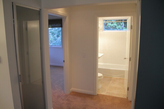 Building Photo - 3144 Ellington Dr
