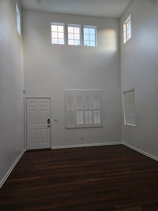 Building Photo - Perfect home seeking amazing tenant