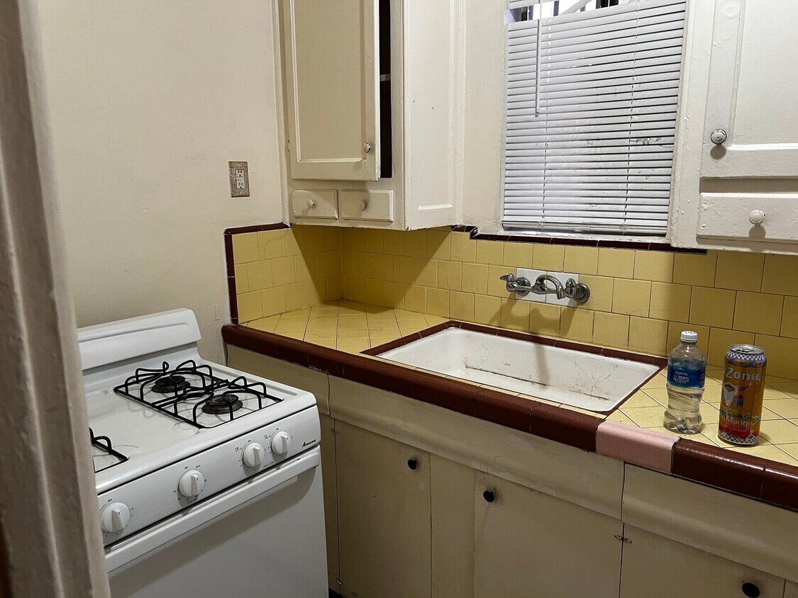 Foto principal - 340 1/2 W 52nd Pl