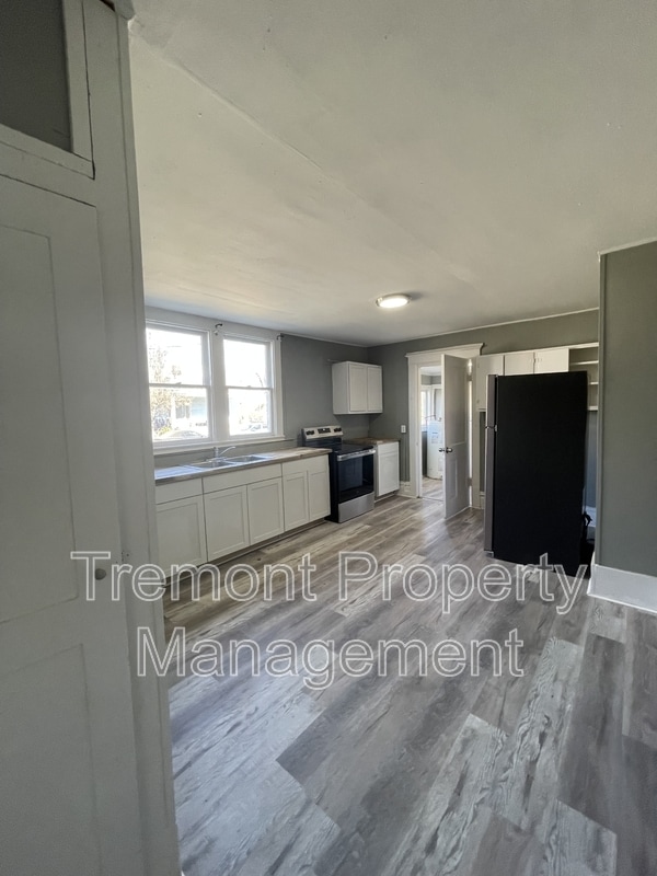 Photo - 1600 S Beech St House