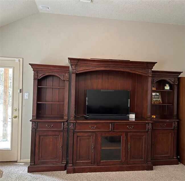 Building Photo - 22 Redbud