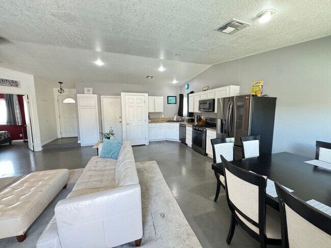 Foto del edificio - 7267 Sixshooter Dr