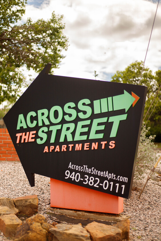 Foto principal - Across The Street Apartments