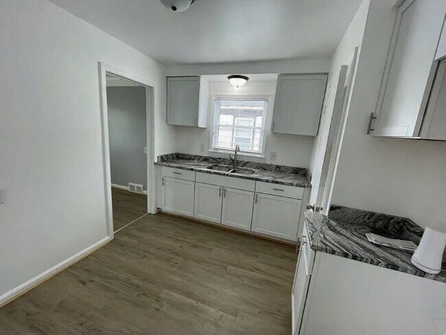 Foto del edificio - 3 bed 1 bath Home