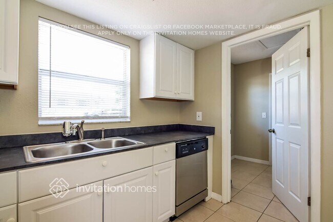 Foto del edificio - 4606 E Linebaugh Ave.