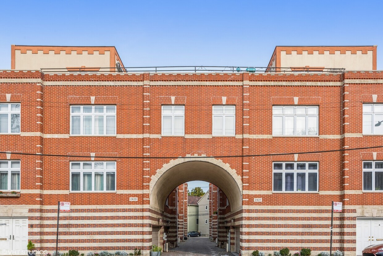 Foto principal - 2429 N Clybourn Ave