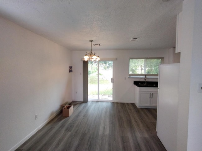 Building Photo - 2510 Skyline Dr