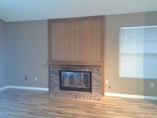 Foto del edificio - 625 Sheffield Road - Move In Special - 30%...