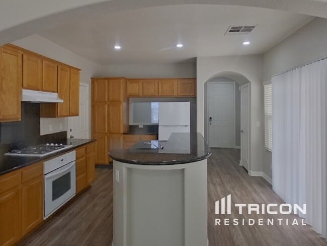 Foto del edificio - 5396 Flowing Spring St