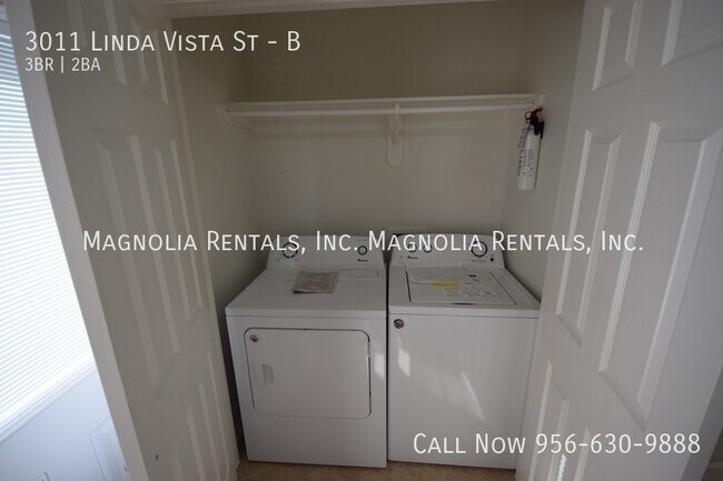 Building Photo - Tulipan Villas Apartments