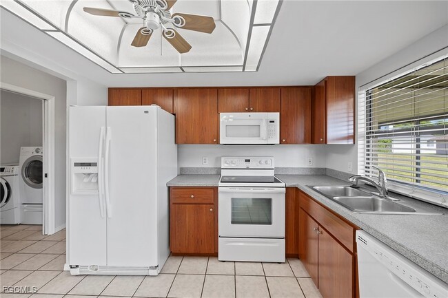 Foto del edificio - 913 SE 27th Terrace