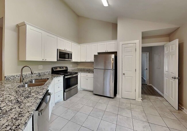 Building Photo - 17717 Wild Oak Dr