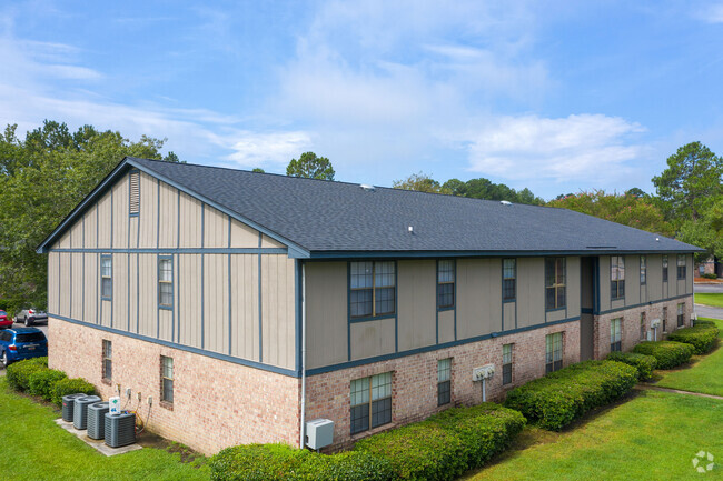 Building Photo - Treehaven