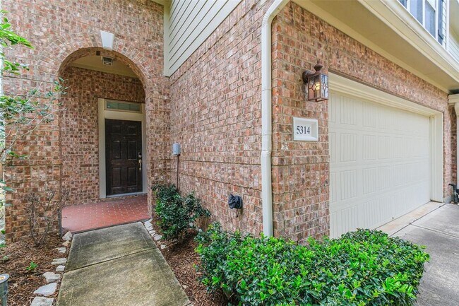 Building Photo - 5314 Summit Hollow Dr