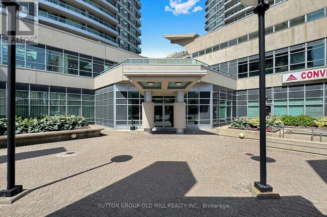 Building Photo - 1 Elm Dr W