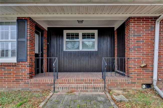 Building Photo - 8 Highland Ln