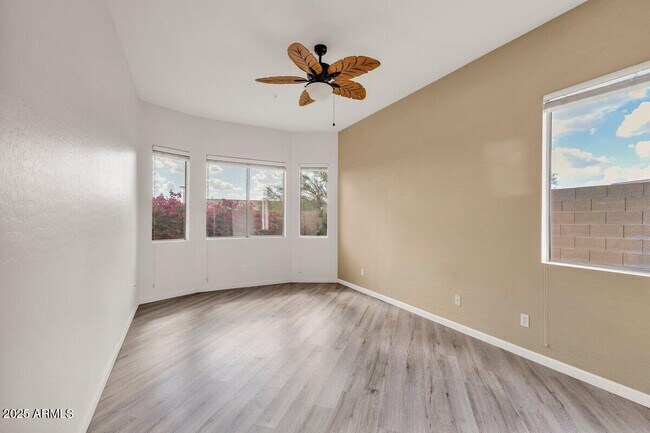 Foto del edificio - 15344 N 102nd St