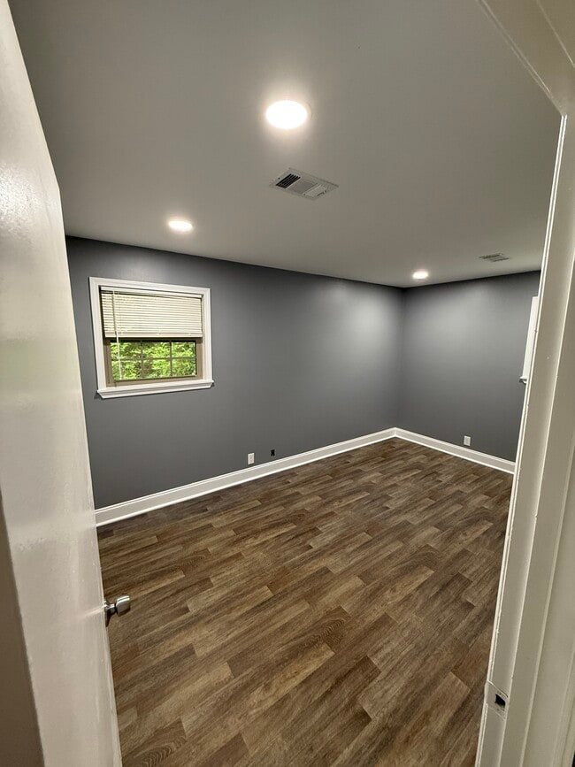 Building Photo - 1512 Waverly Way
