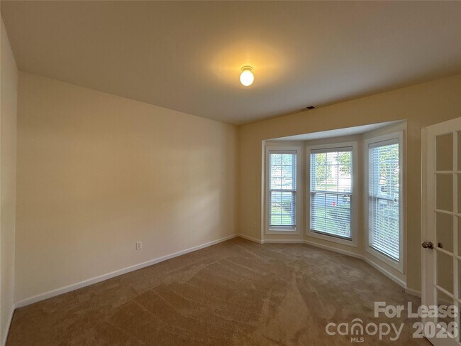 Foto del edificio - 16110 Cloverleaf Ct