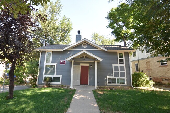 Building Photo - 955 Marine St