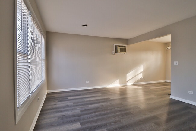 Foto del edificio - 111 E 13th St