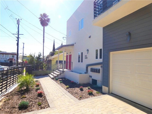 Building Photo - 1923 Holly Dr