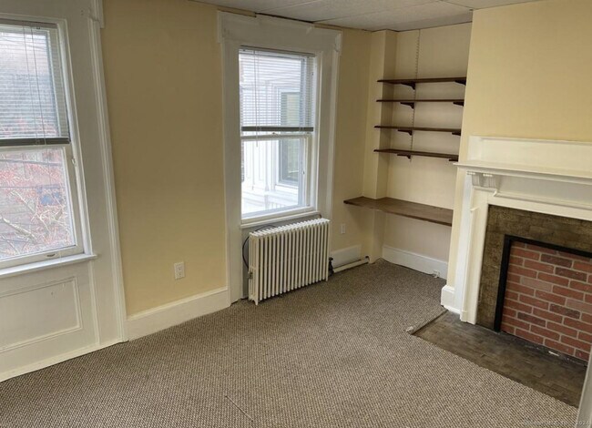 Building Photo - 58 Huntington St