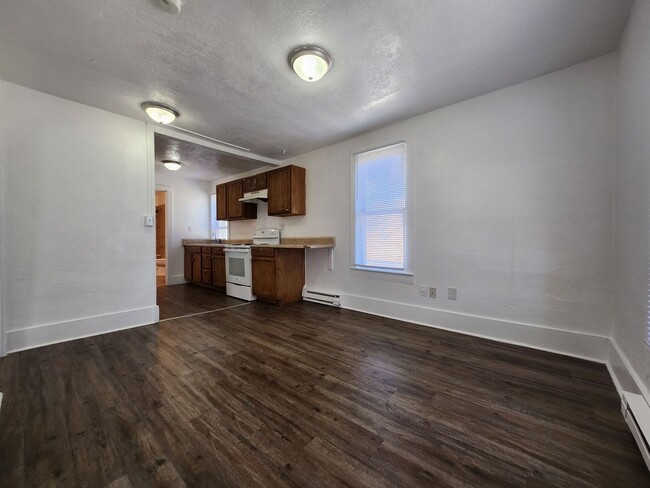 Building Photo - 1221 E Abriendo Ave