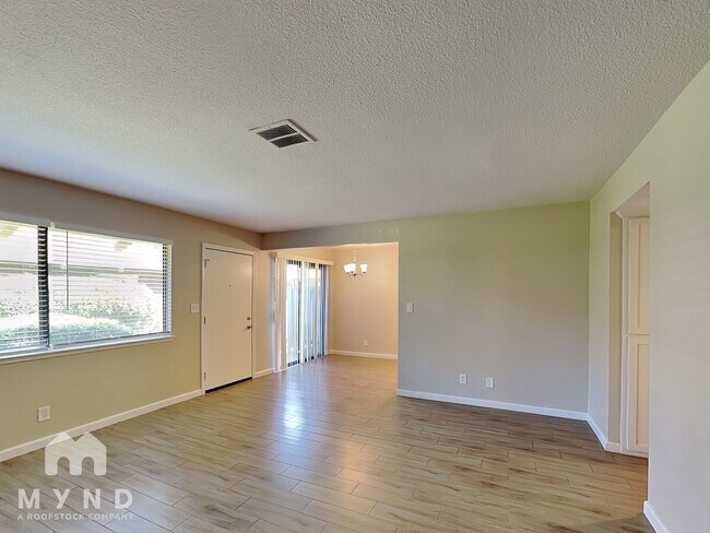 Foto del edificio - 2336 Villanova Cir