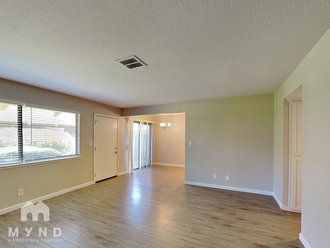 Building Photo - 2336 Villanova Cir