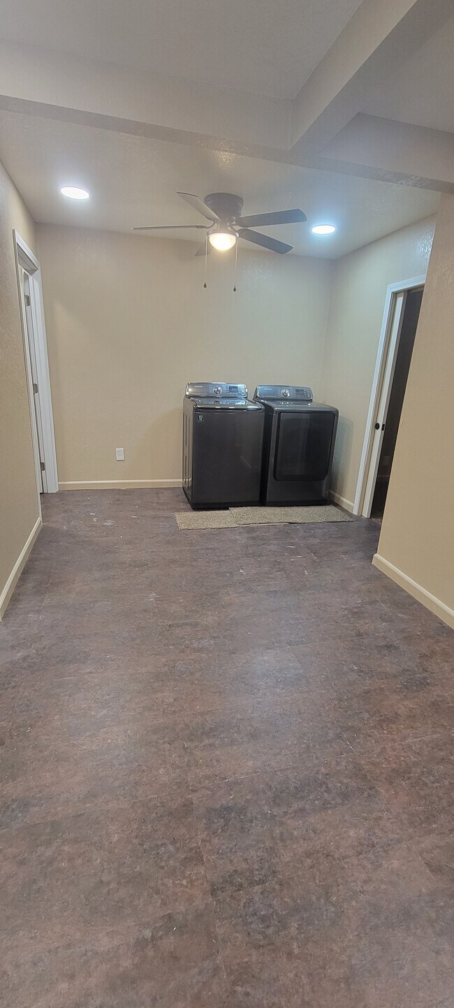 Foto del edificio - 2261 Young Ave