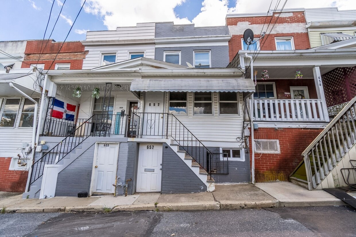 Foto principal - Updated 3BR Home – Walk to Lehigh & Downto...