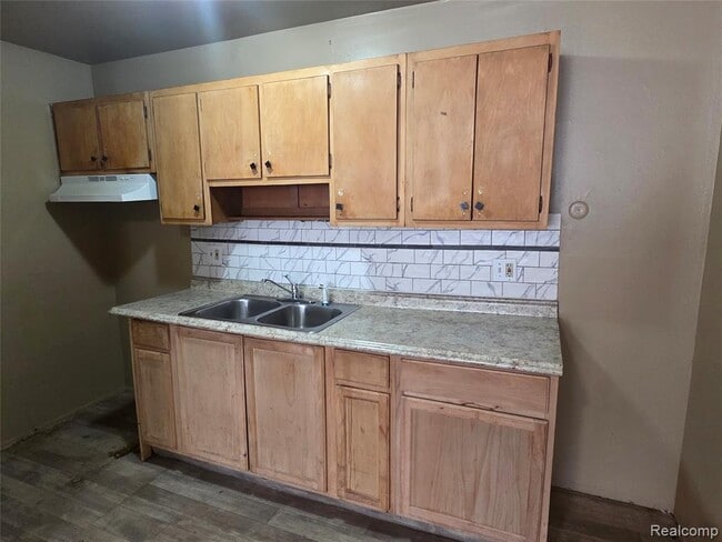 Building Photo - 15080 Greenfield Rd