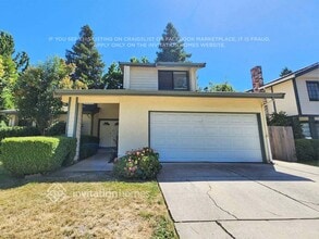 Building Photo - 2080 Moontree Dr