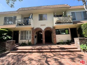 Building Photo - 1323 S Carmelina Ave