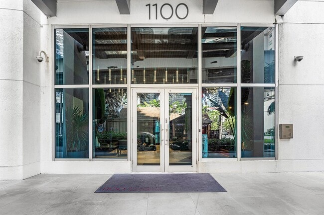 Building Photo - 1100 S Miami Ave
