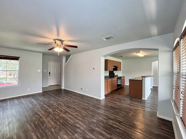 Building Photo - Gorgeous 3 bedroom with loft!